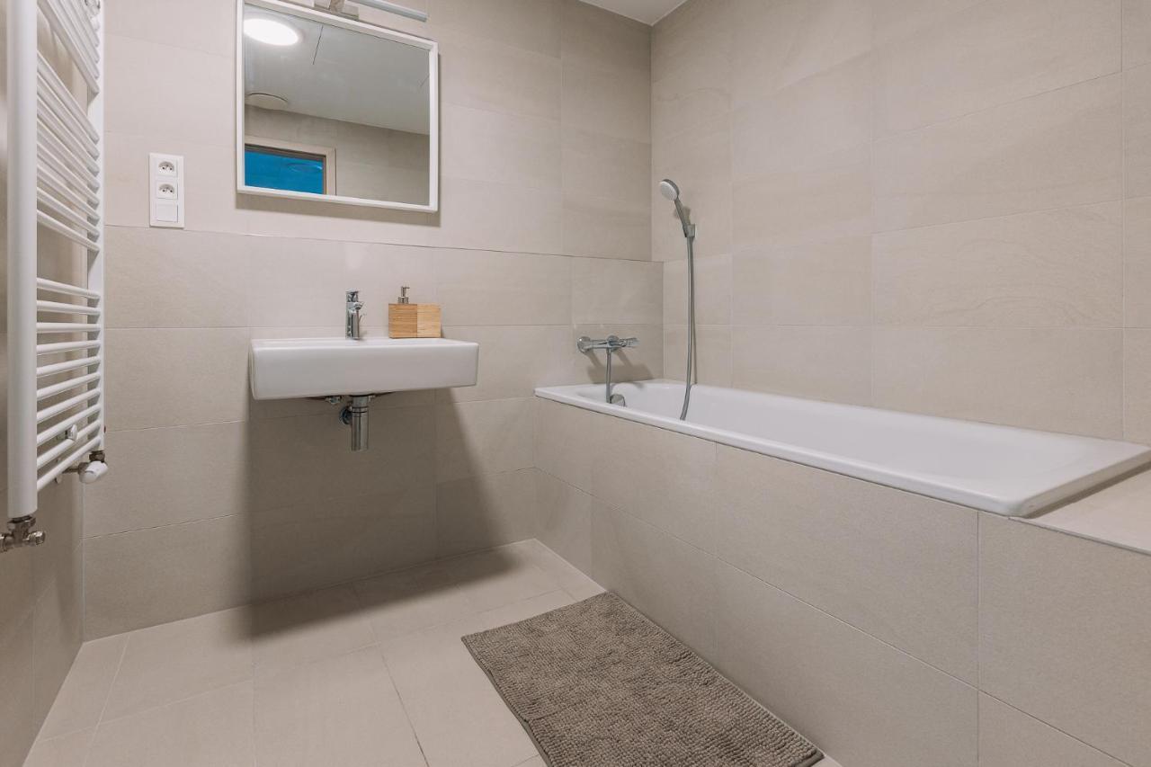 Skau Coral Residence In Sky Park 22 Floor 1Tower Panoramic View Free Parking Bratislava Exterior photo
